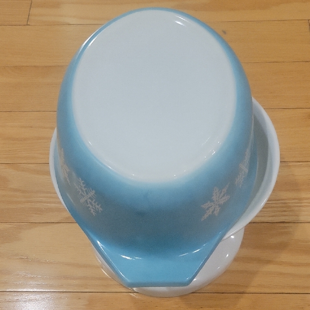 Vintage Pyrex 043 Turquoise Snowflake 1.5 Casserole Dish - Picture 8 of 15